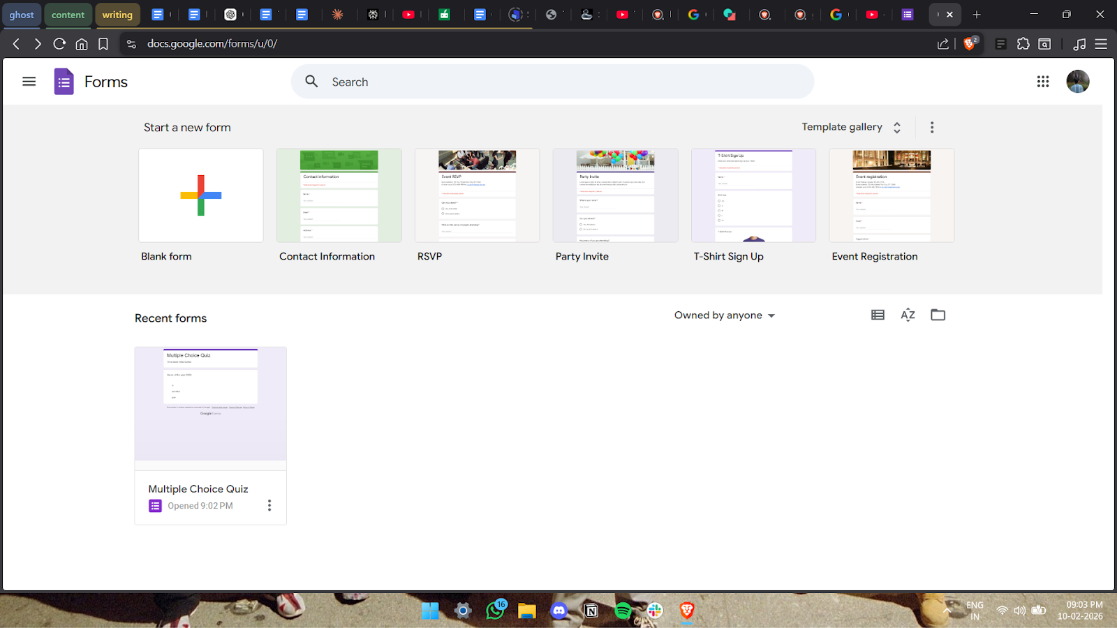 Form creation dashboard showing template options such as blank form, RSVP, and event registration, with a recent multiple-choice quiz listed below.